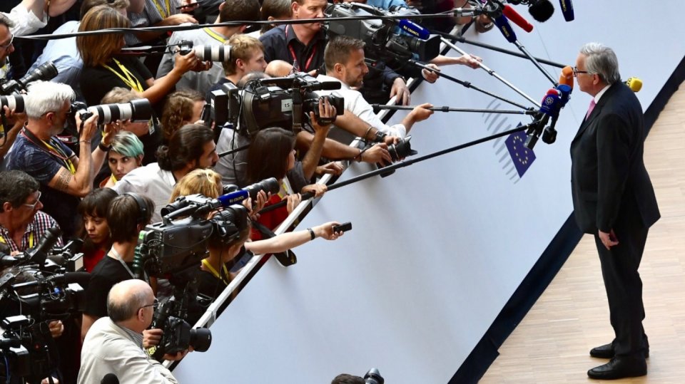 Jean-Claude Juncker odpovídá reportérům